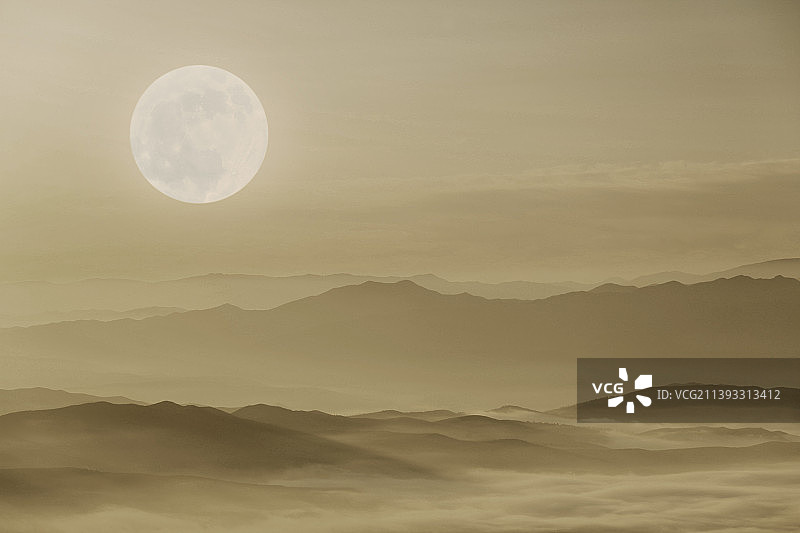 满月,群山,土黄色,神秘,中国画图片素材
