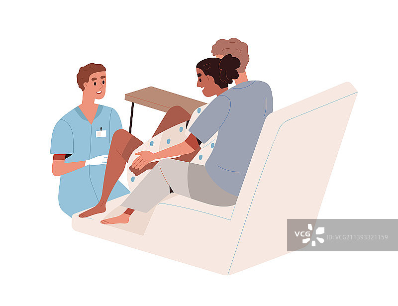 医院内伴侣陪同分娩的女人图片素材