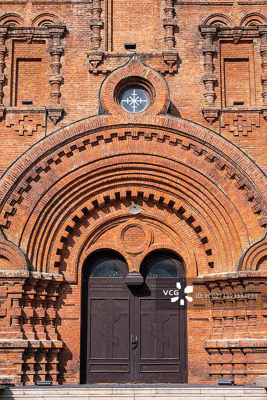 哈尔滨索菲亚教堂大门，木结构大门图片素材
