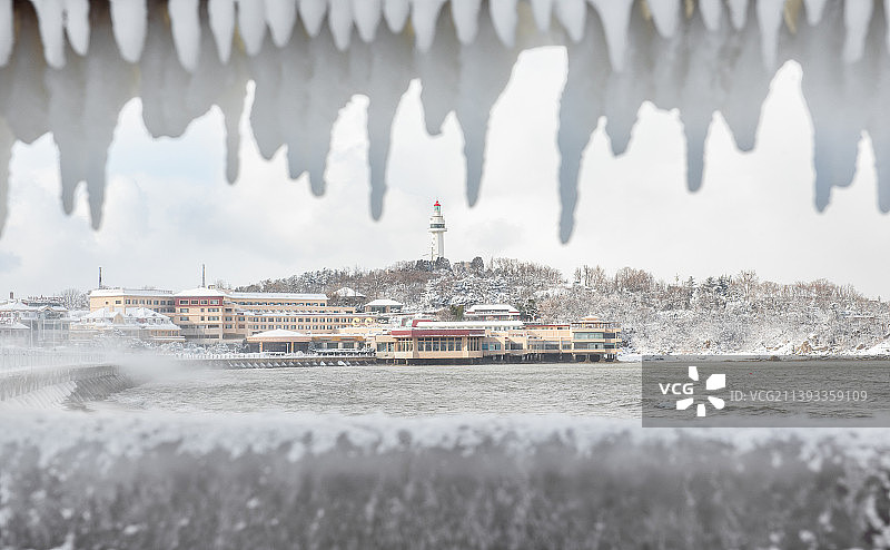 冰雪中的烟台山图片素材
