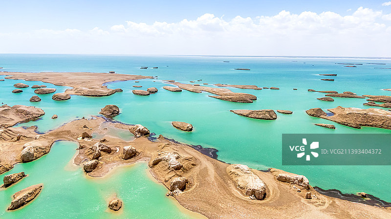 乌素特水上雅丹图片素材