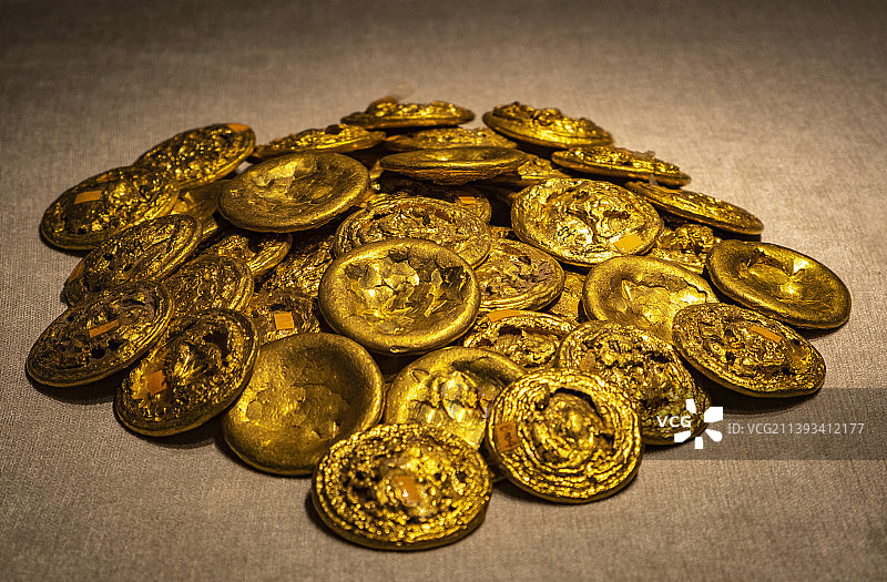 陕西历史博物馆中收藏的金饼图片素材