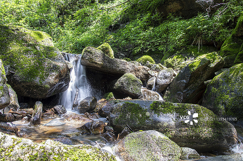 驼梁的小溪图片素材