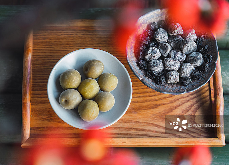 养生滋补酸甜可口的青梅和乌梅图片素材