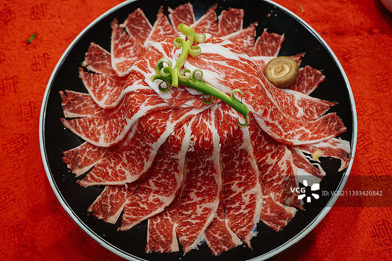 日本神户牛肉刺身料理图片素材