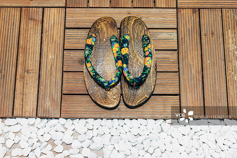 日本木地板上的木屐图片素材