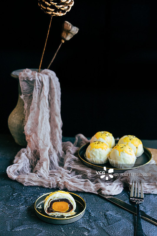 中式传统美味蛋黄酥蛋黄派图片素材