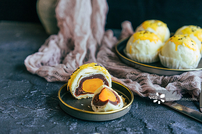 中式传统美味蛋黄酥蛋黄派图片素材