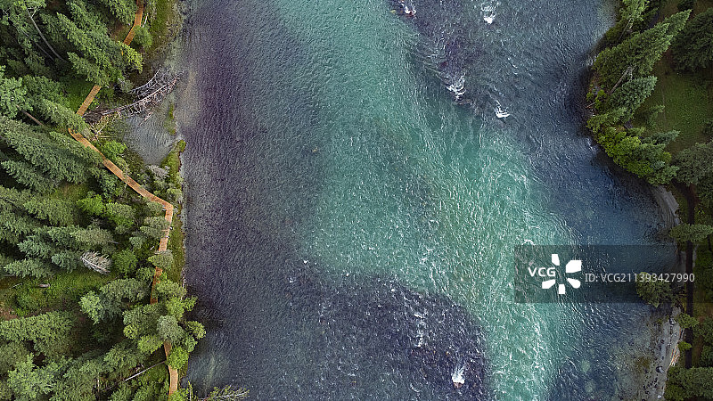 航拍新疆阿勒泰布尔津县喀纳斯湖图片素材