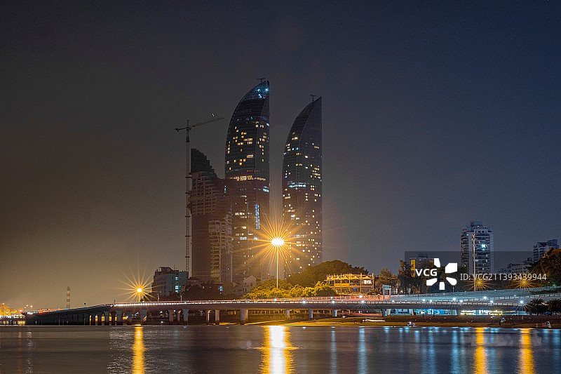 子夜时分的厦门白城图片素材