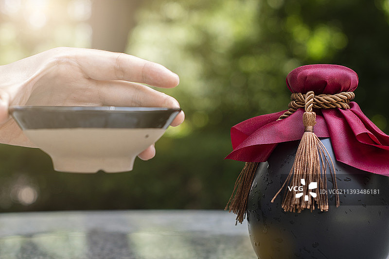 酒壶倒酒喝酒容器酒文化图片素材