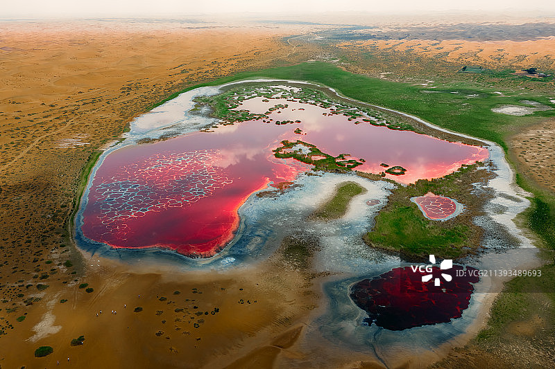 沙漠湖泊乌兰湖图片素材