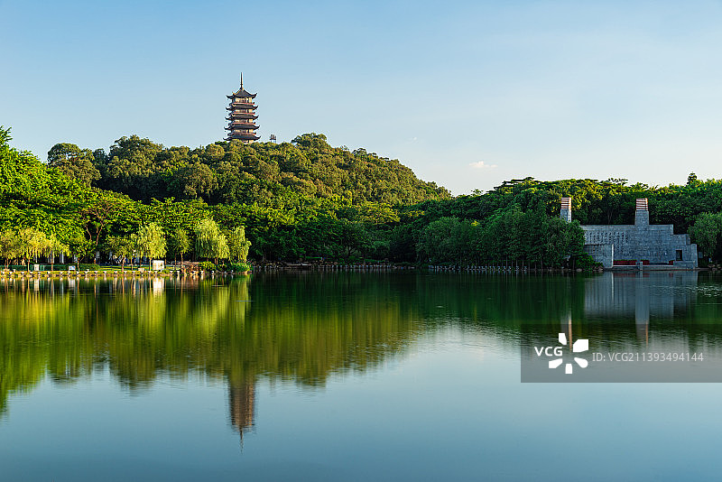 佛山南海区桂城礌岗公园魁星阁仿古建筑与咏诗广场湿地生态园林风景图片素材