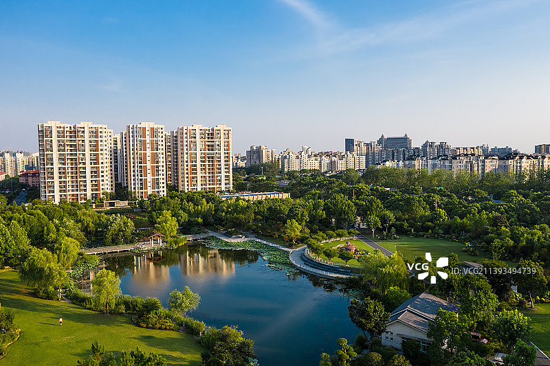 上海莘庄，社区旁边的公园图片素材