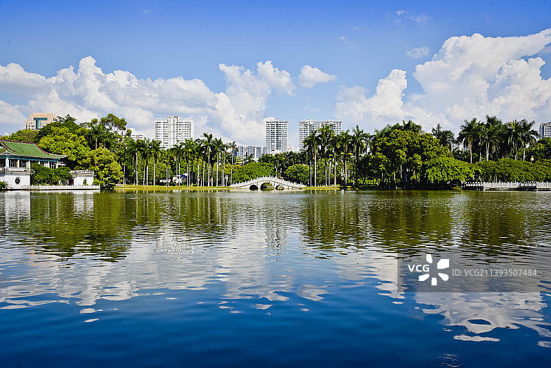 南宁市人民公园白龙湖倒影图片素材