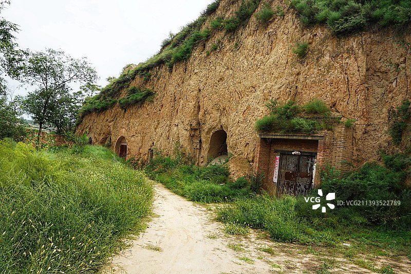 山西黄土高原乡村窑洞图片素材