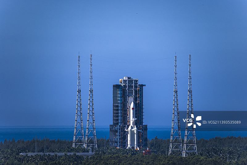 海南文昌长征5号B 承载问天实验仓成功发射图片素材
