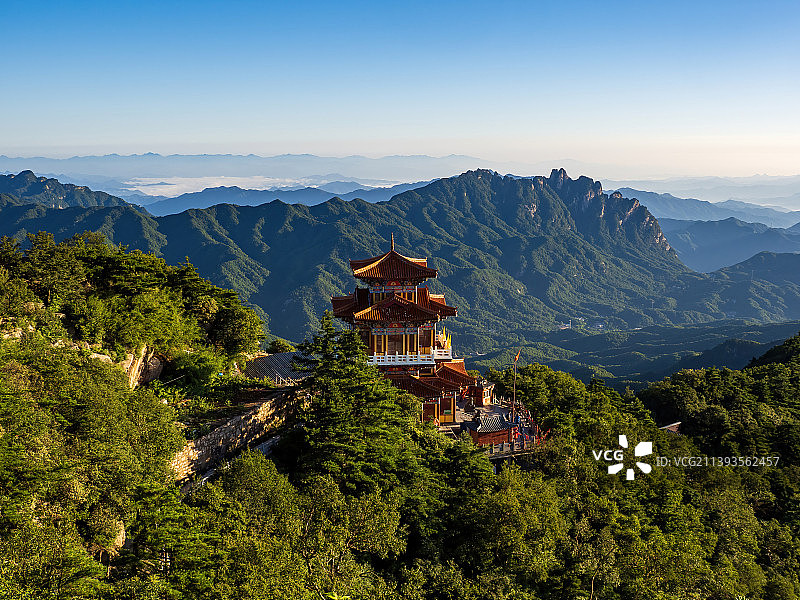 洛阳市嵩县白云山景区 山顶玉皇阁的夏季风光图图片素材