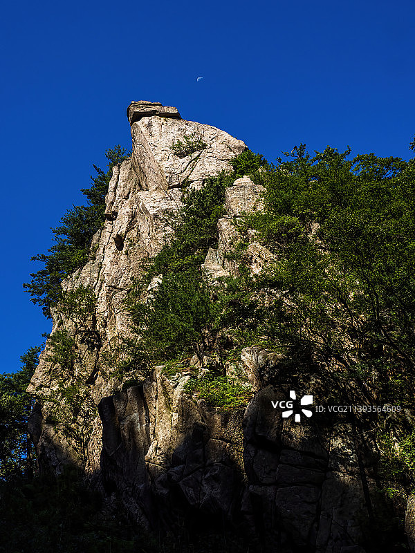 洛阳市嵩县白云山景区 鹰嘴崖  岩石 山峰图片素材