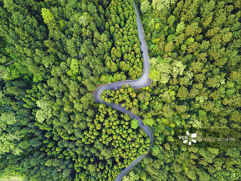 都匀马鞍山山间公路图片素材