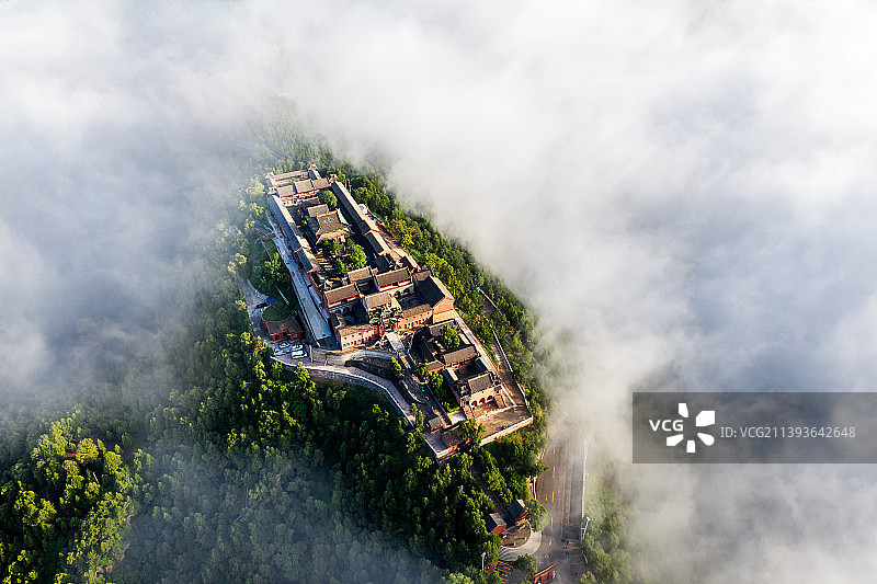 夏日雨后东岳庙图片素材