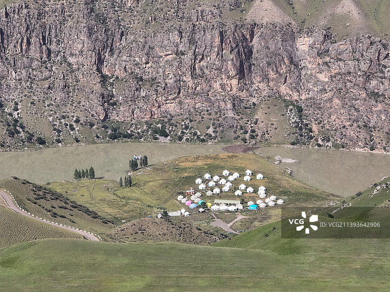 新疆伊犁特克斯喀拉峻草原阔克苏峡谷风光图片素材