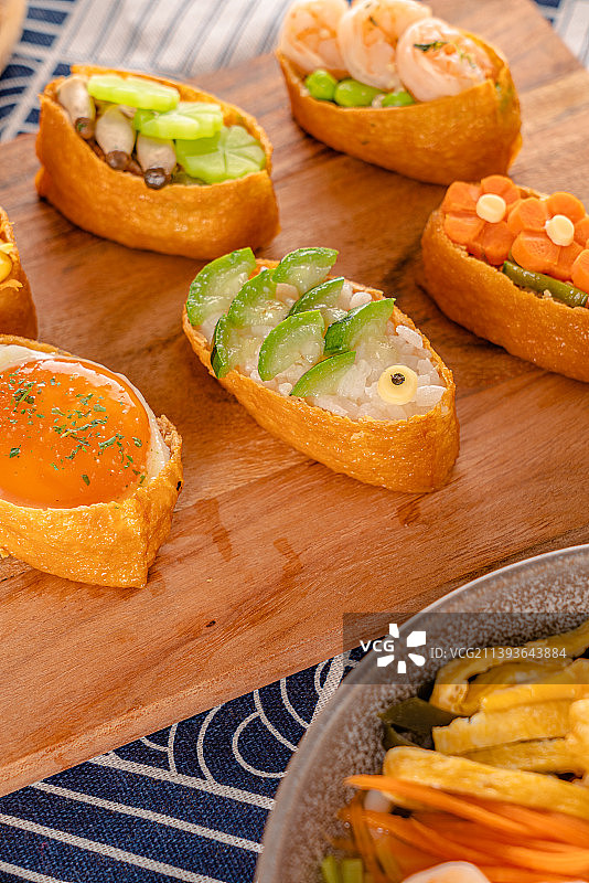 花式稻荷寿司食物静物图片素材