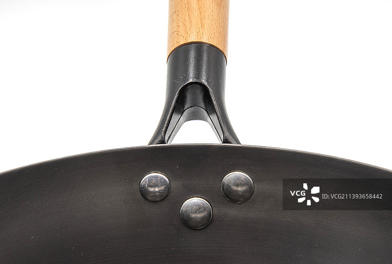 传统工艺平底铁锅棚拍图片图片素材