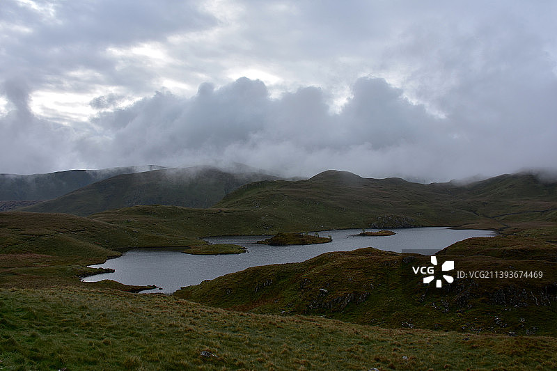 从安格尔潭升起的灰色雾气和云彩图片素材