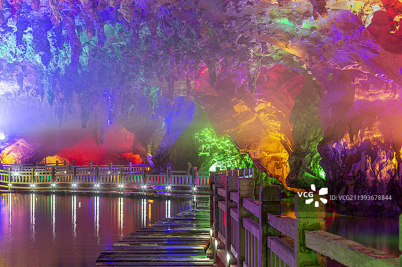 朝阳洞色彩斑斓图片素材