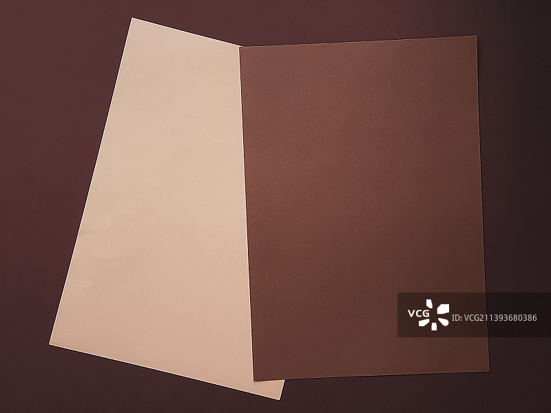 米色和棕色A4纸张，办公室文具图片素材