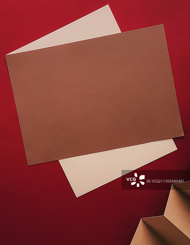 米色和棕色A4纸张，办公室文具图片素材