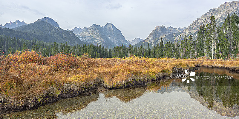 锯齿山脉湖光山色风光，美国爱达荷州图片素材