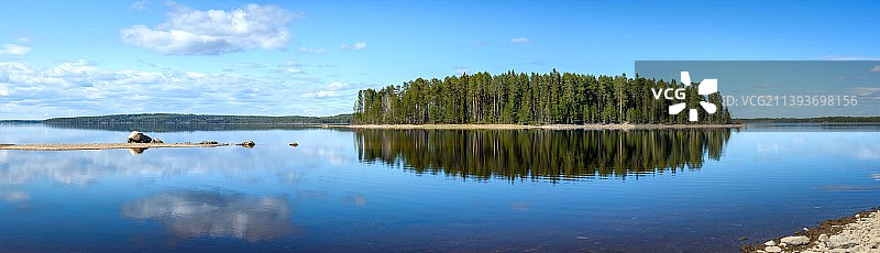 芬兰苏奥穆斯萨尔米湖泊全景图片素材