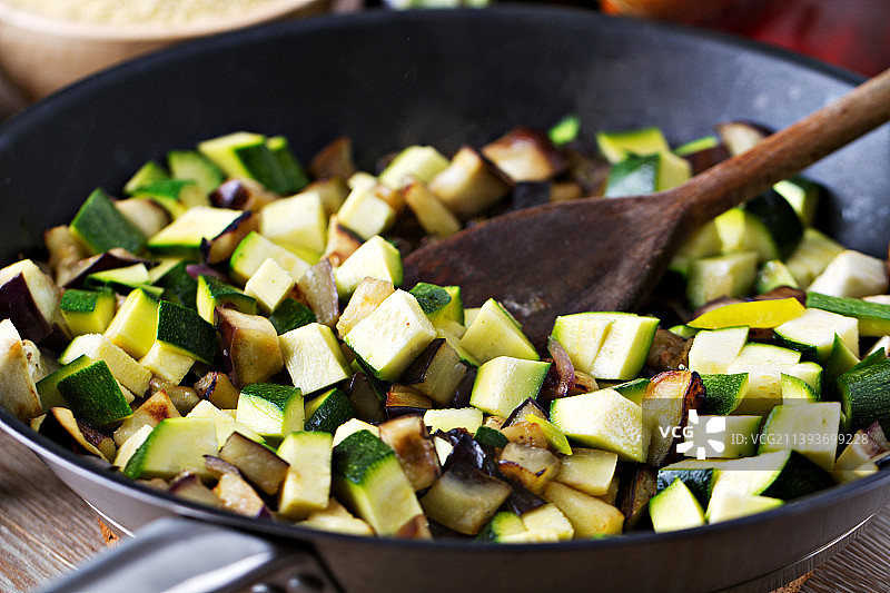 混合西葫芦和茄子平底锅煎炸高品质照片图片素材