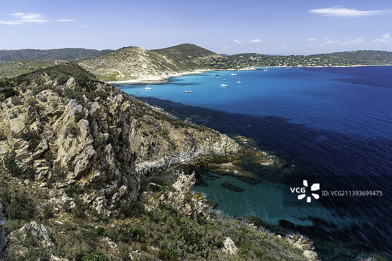 高角度拍摄：卡普塔亚特海湾景观（法国拉马图埃尔）图片素材