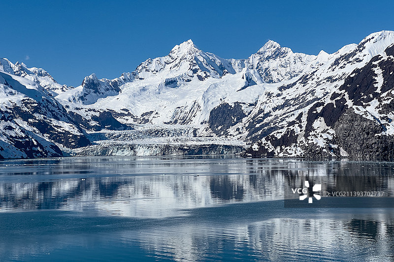美国阿拉斯加冰川湾国家公园雪山湖泊风光图片素材