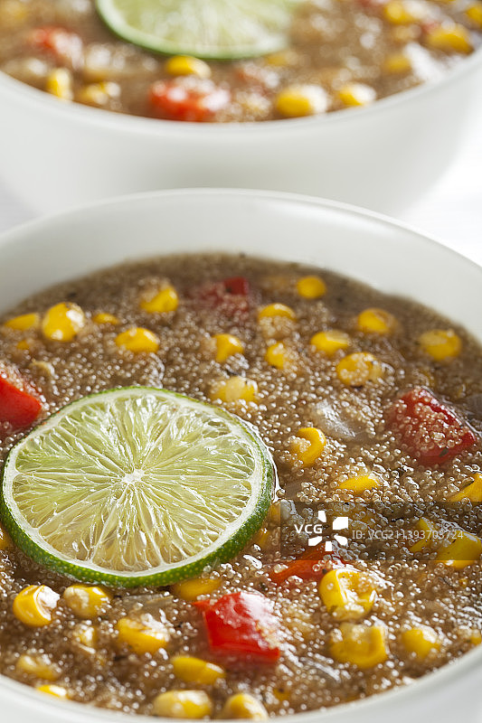 碗中汤的特写镜头图片素材