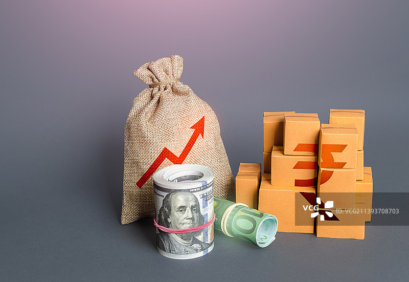 带有货物和向上箭头的印度卢比符号图片素材