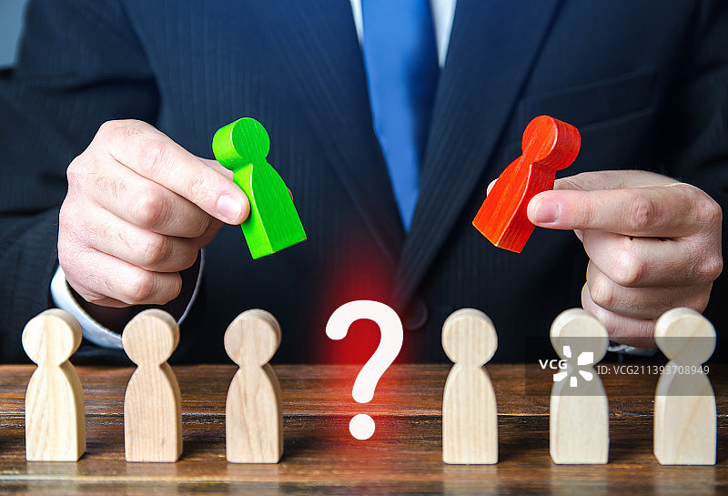 商人为乌克兰的职位空缺选择候选人图片素材