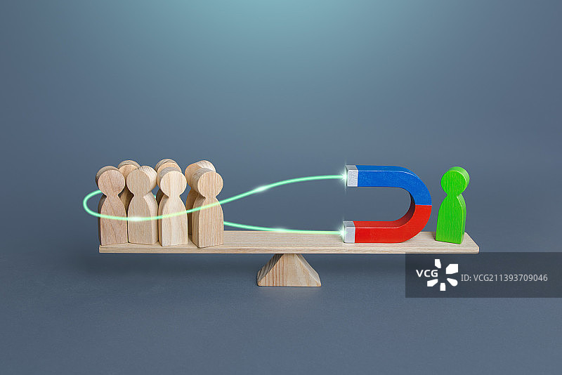 男子用磁铁招揽人员，乌克兰图片素材