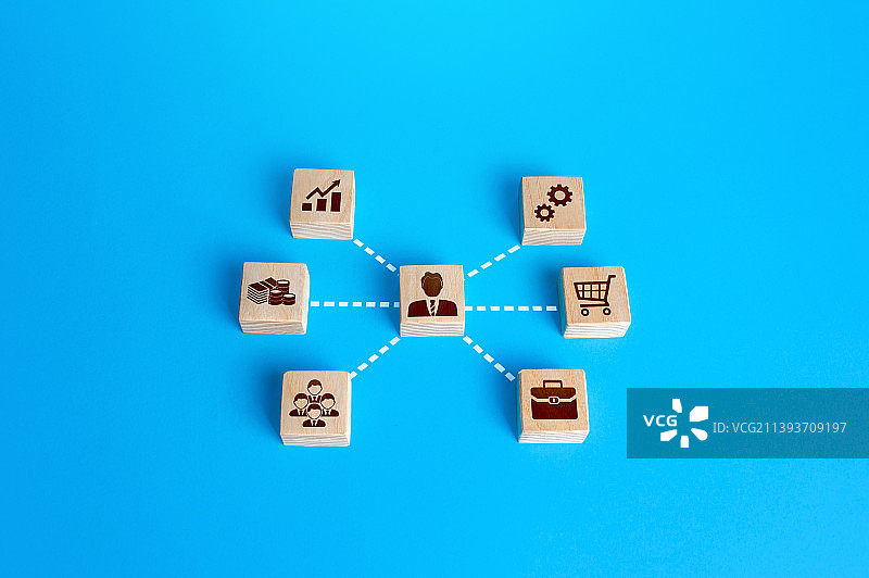 蓝色背景上的巧克力俯视图图片素材