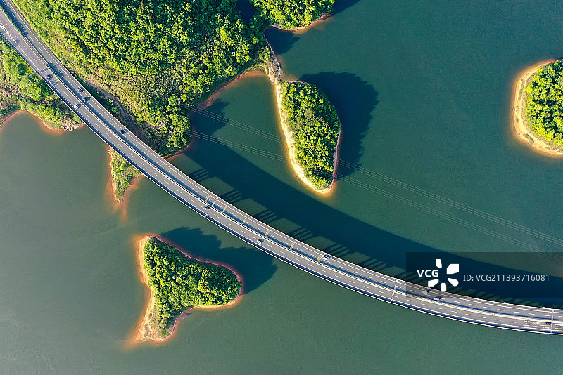 航拍庐山西海水上高速公路图片素材
