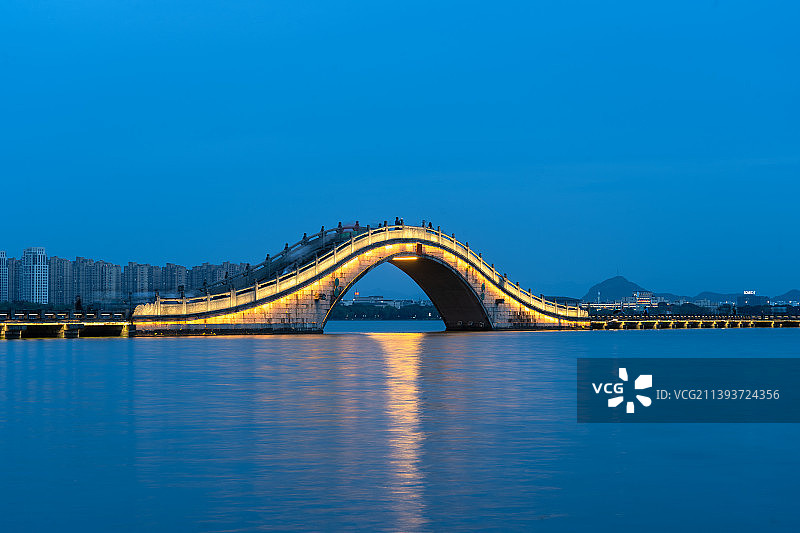 绍兴瓜渚湖夜晚景观图片素材