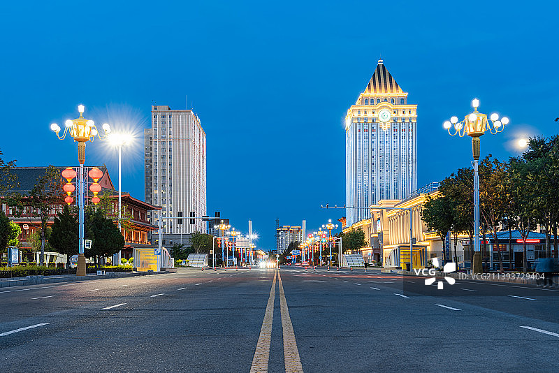新疆维吾尔自治区伊犁州霍尔果斯城市夜景图片素材