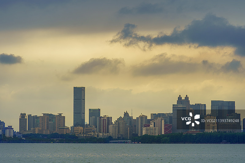 户外拍摄武昌天际线图片素材