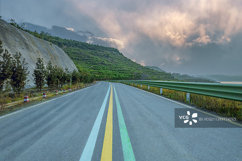 黄河公路洛阳新安县交通景观现代化高速高速公路建设美丽乡村振兴图片素材