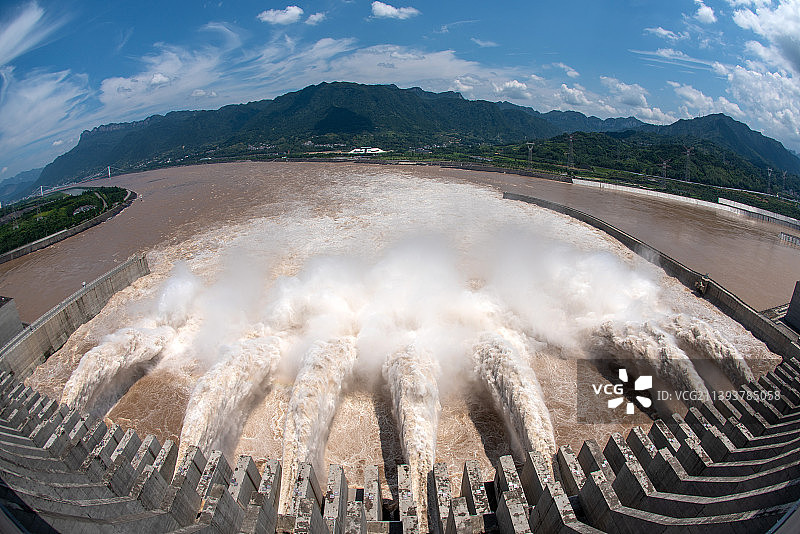 湖北宜昌三峡大坝泄洪图片素材