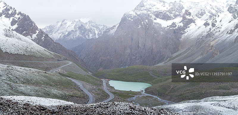 雪中独库公路图片素材