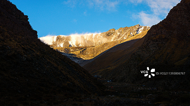 高原雪山日出日照金山图片素材